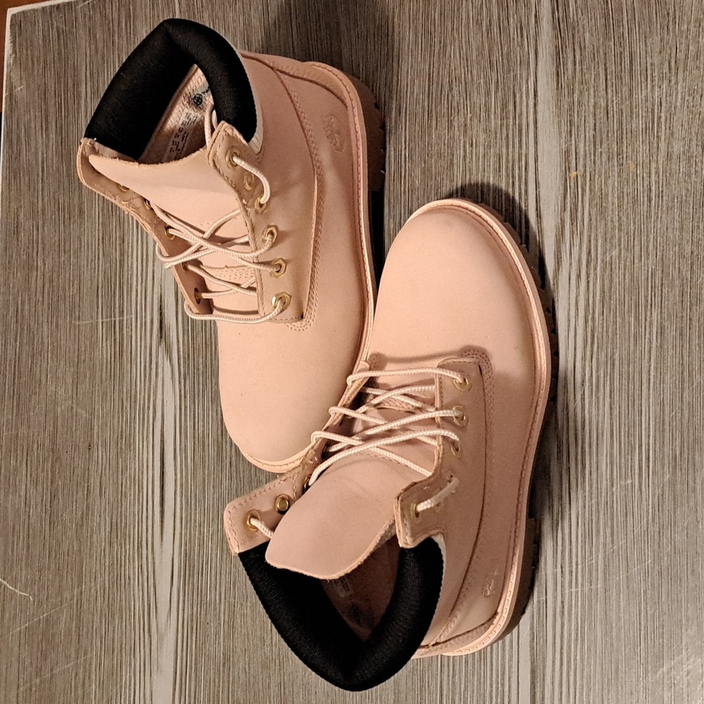 BOOTS - Picture 2 of 6